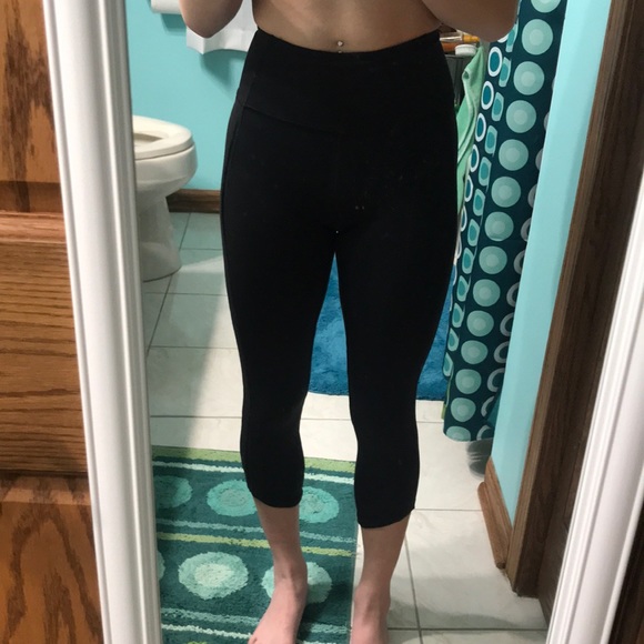 Sold on mercari Lululemon size 2 crops - Picture 3 of 4